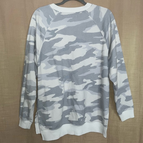 American Eagle Oversized Sweater Womens Small White Camouflage  Jegging Fit - Picture 3 of 5